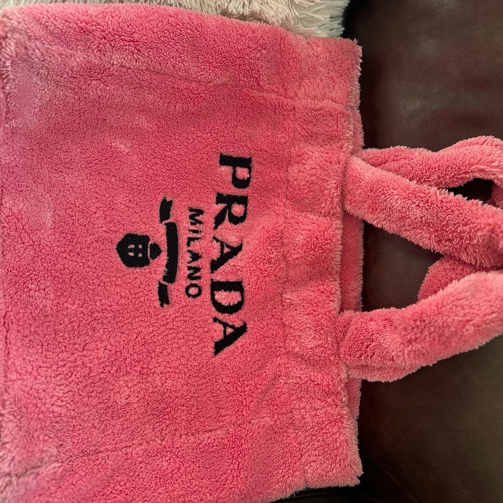 RARE Prada shearling tote 👛 - Picture 8 of 10